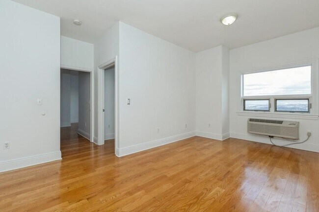 Building Photo - 809-815 22nd St