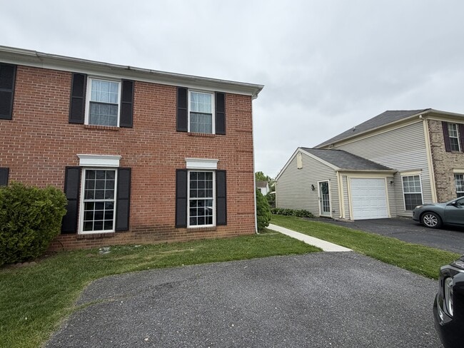 Building Photo - 5805 Farmgate Ct