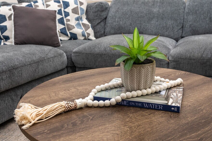 Building Photo - 279 Navigators Dr