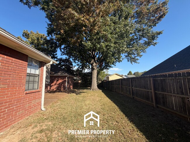 Building Photo - 6351 Oak Walk Ln