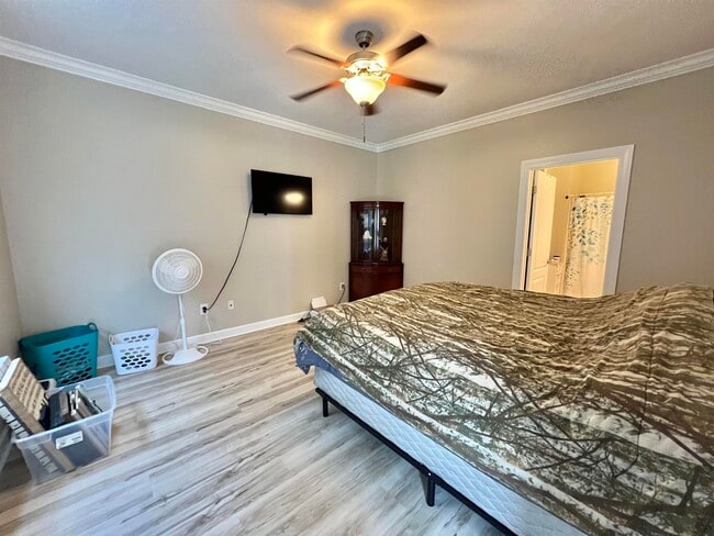 Building Photo - 1062 Fairway Ln