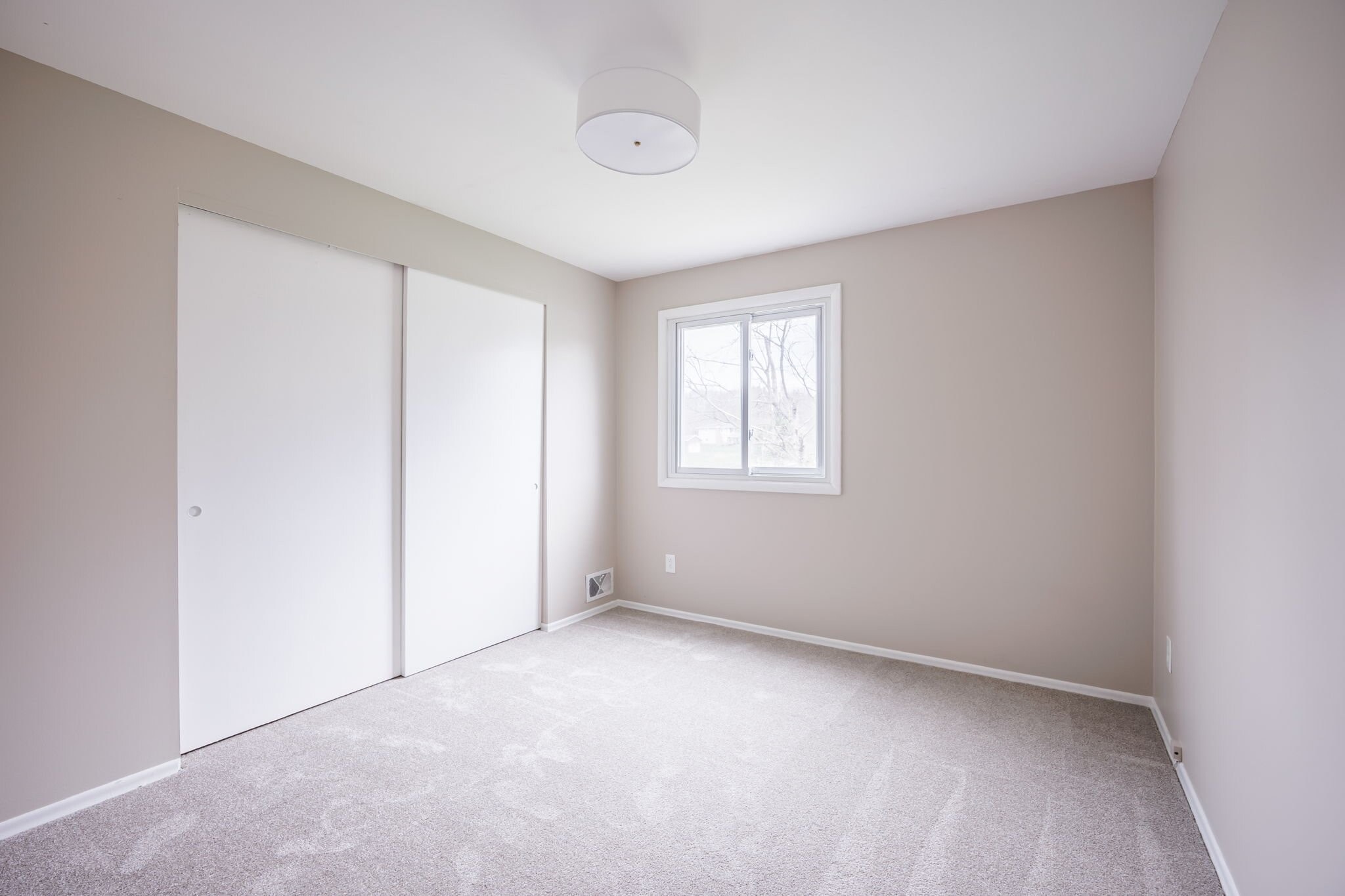 Building Photo - 10 Stuyvesant Rd