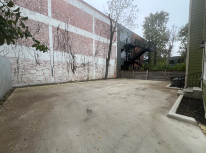 Building Photo - 638 W Elmira St