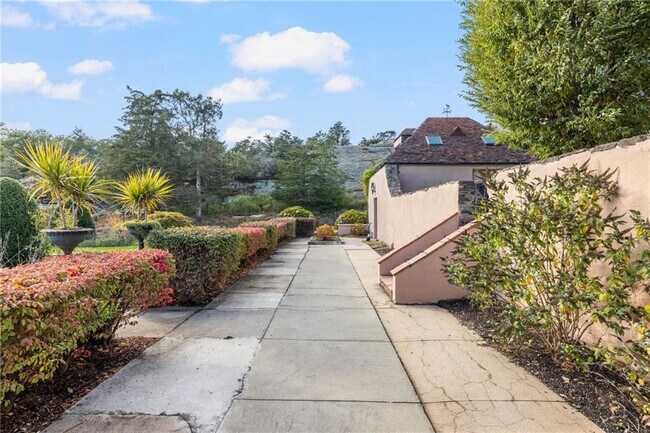 Building Photo - 216 Gray Craig Rd