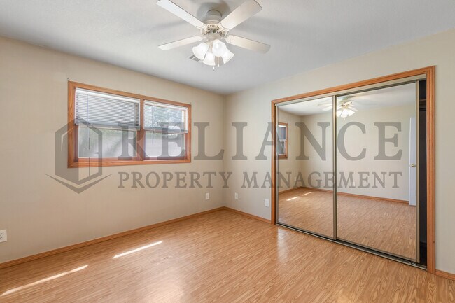 Building Photo - 607 N Doris St