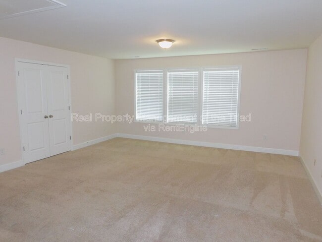 Building Photo - 1427 Sawyer Ave