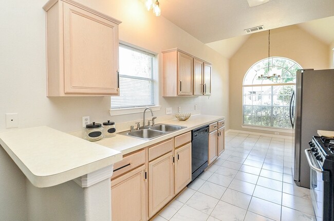 Building Photo - 6146 Rocky Nook Dr
