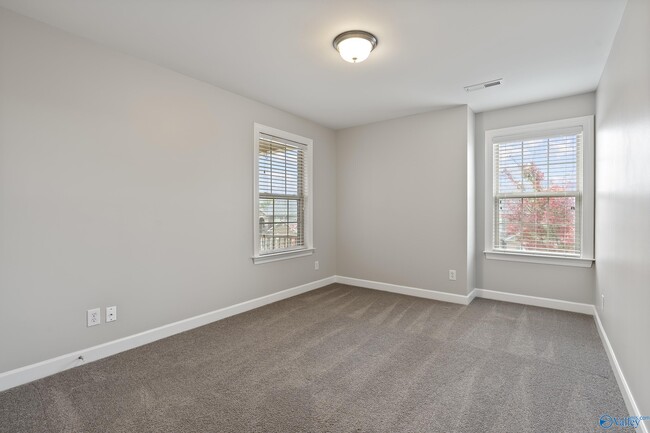 Building Photo - 16183 Evarard Dr NW