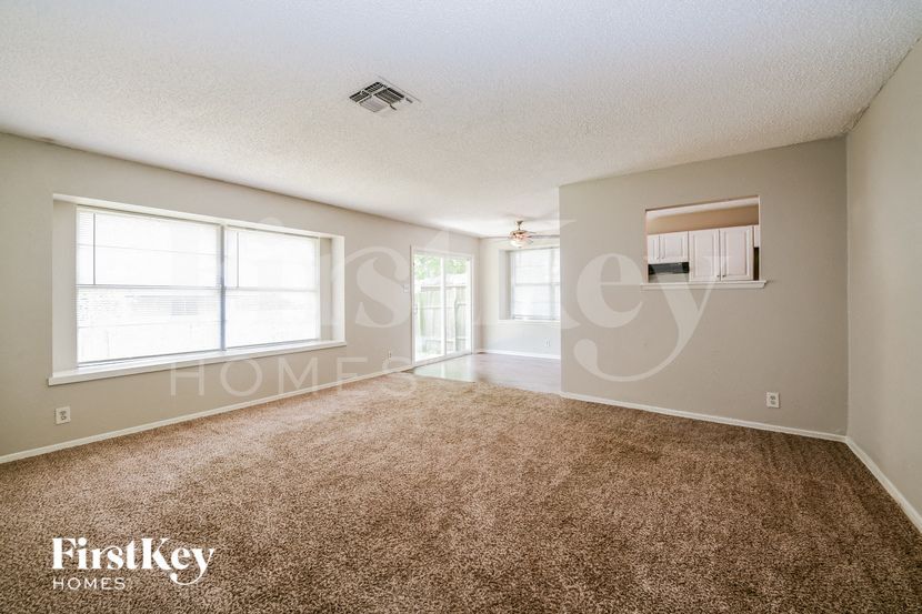 Building Photo - 702 Dana Dr