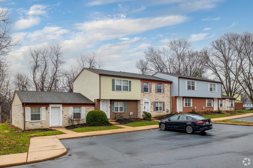 Building Photo - Meadowside Apartments