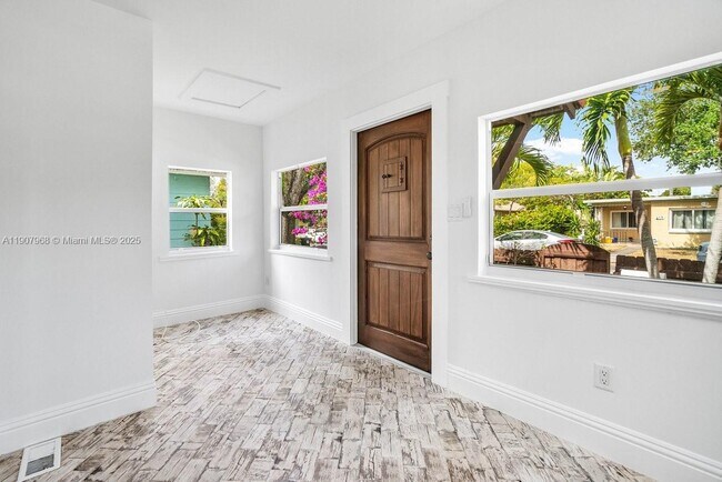 Building Photo - 416 S L St