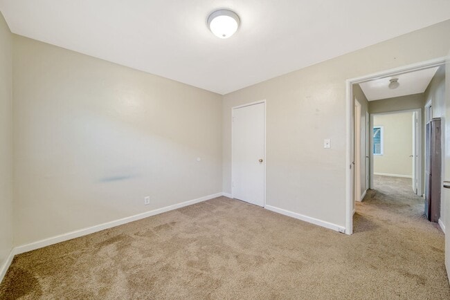 Building Photo - East Palo Alto Duplex for Rent - $3,000/mo