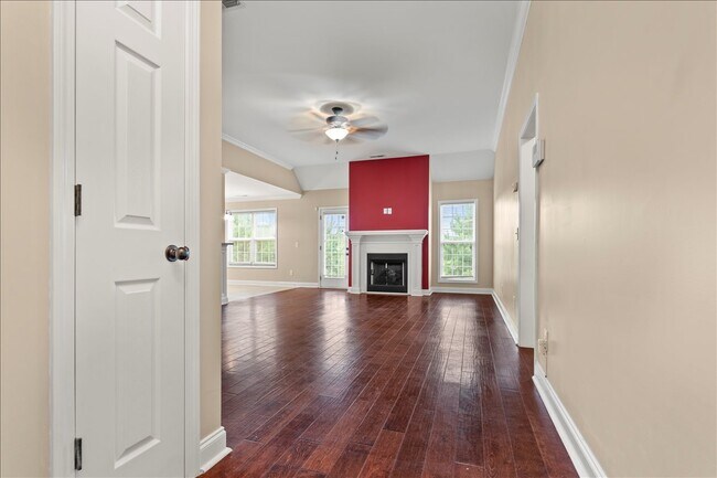 Building Photo - 3011 Thornberry Dr