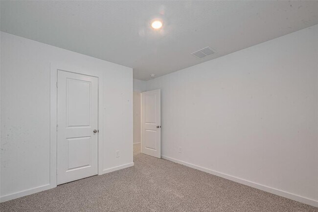 Building Photo - 3017 La Latina Dr
