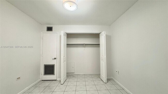 Building Photo - 130 S Shore Dr