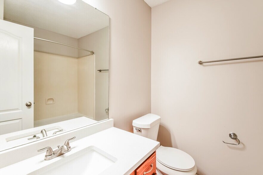 Building Photo - 1107 Breezy Valley Dr