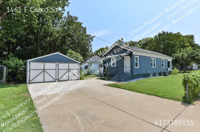Building Photo - 1461 E Cairo St