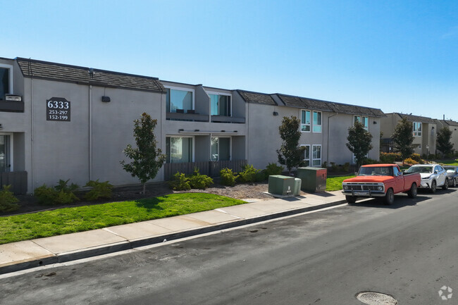 6333-6555 Mount Ada Rd - Parkwood Apartments