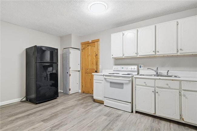 Building Photo - 212 Chandler St