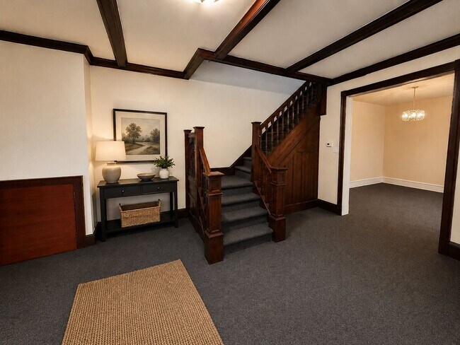 Building Photo - Spacious 6-Bedroom Rental in North Philadelphia | Small Dogs Welcome