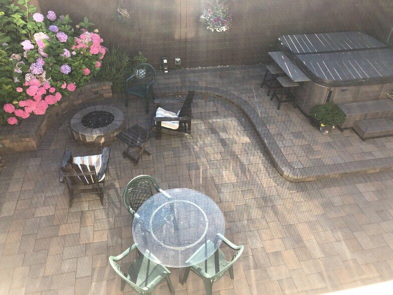 Building Photo - 6705 NE Mallory Ave