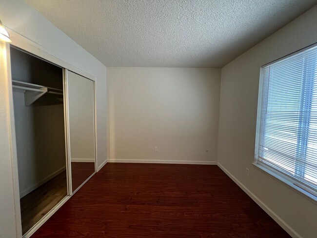 Building Photo - 1137 Oakmont Dr