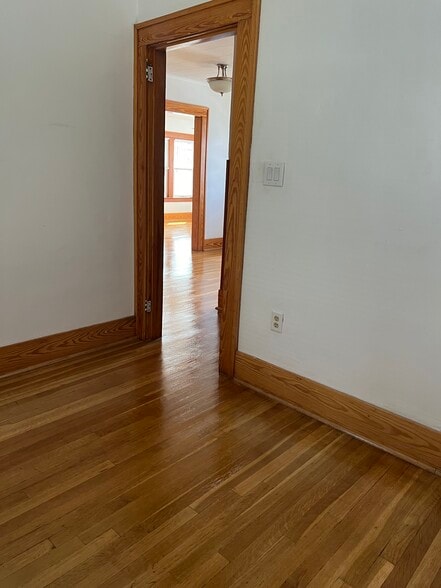 Building Photo - 560 29th St