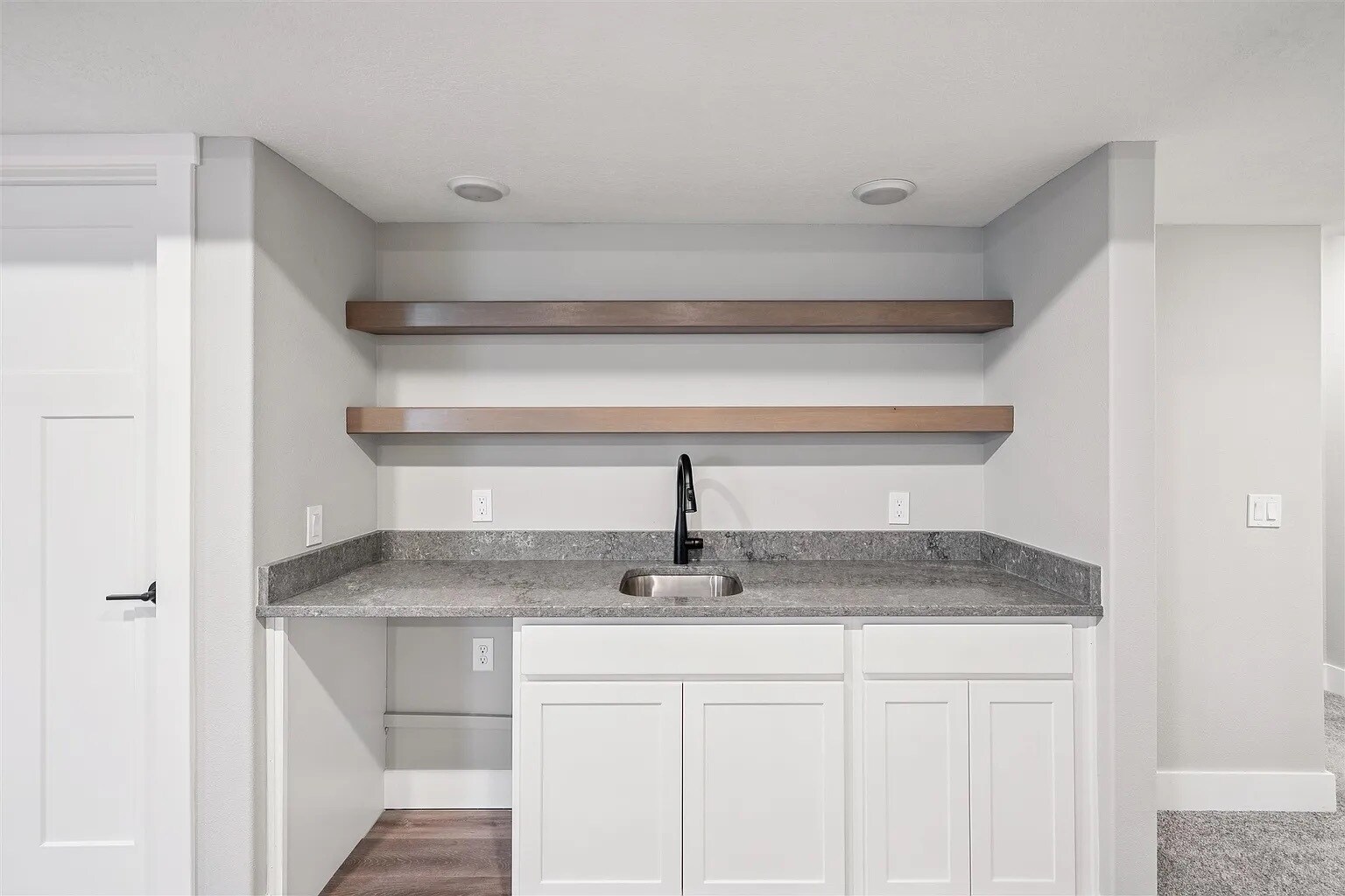 Building Photo - 519 Meadows Ct