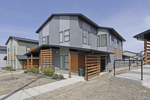 Building Photo - North Cedar Townhomes