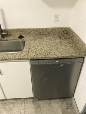 Building Photo - 1 Bedroom Apartment - Available August 10th