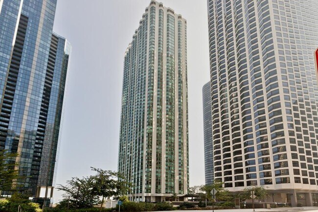 Building Photo - 2 bedroom in Chicago IL 60601