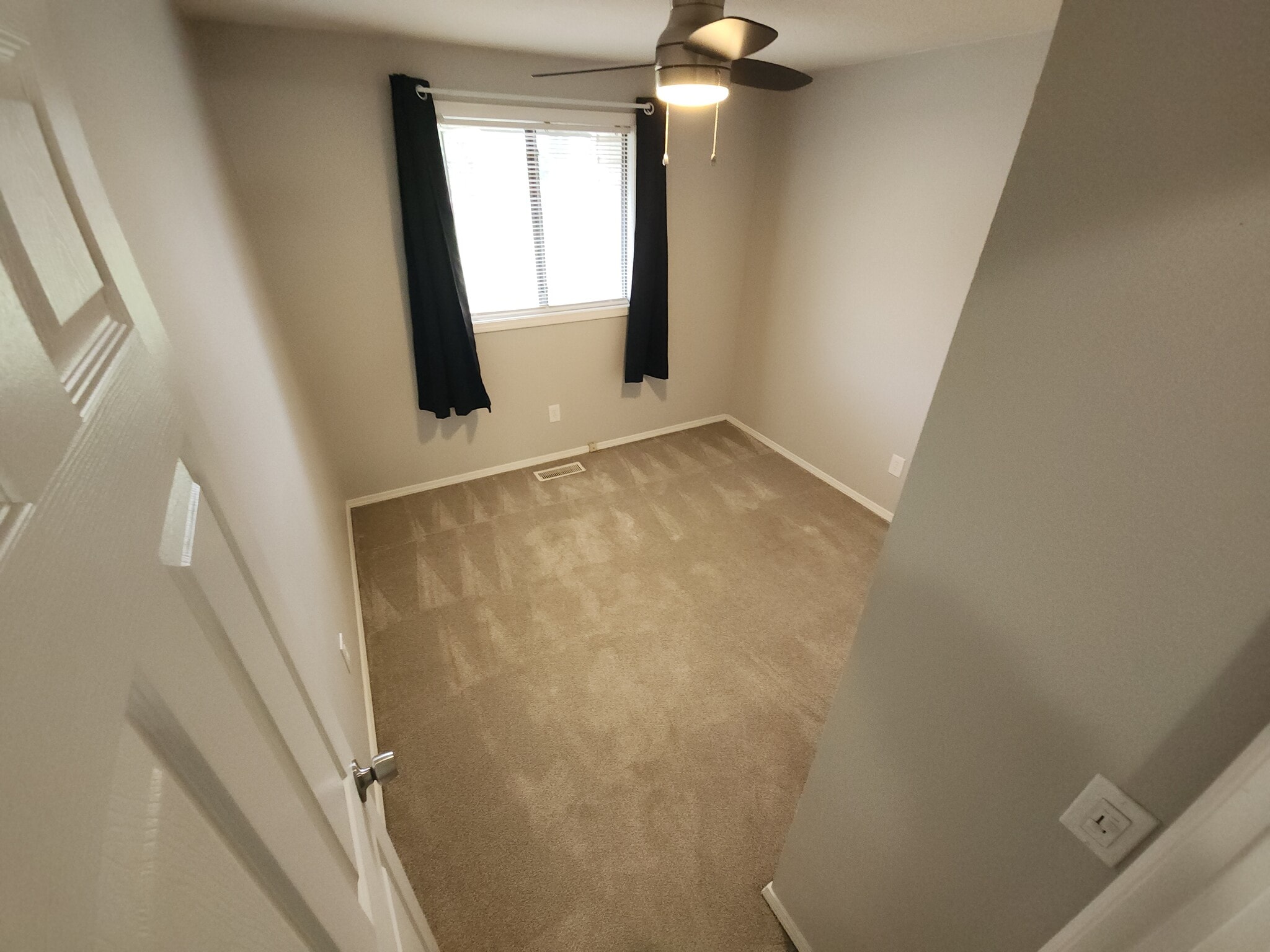 Building Photo - 38 NE 143rd Ave