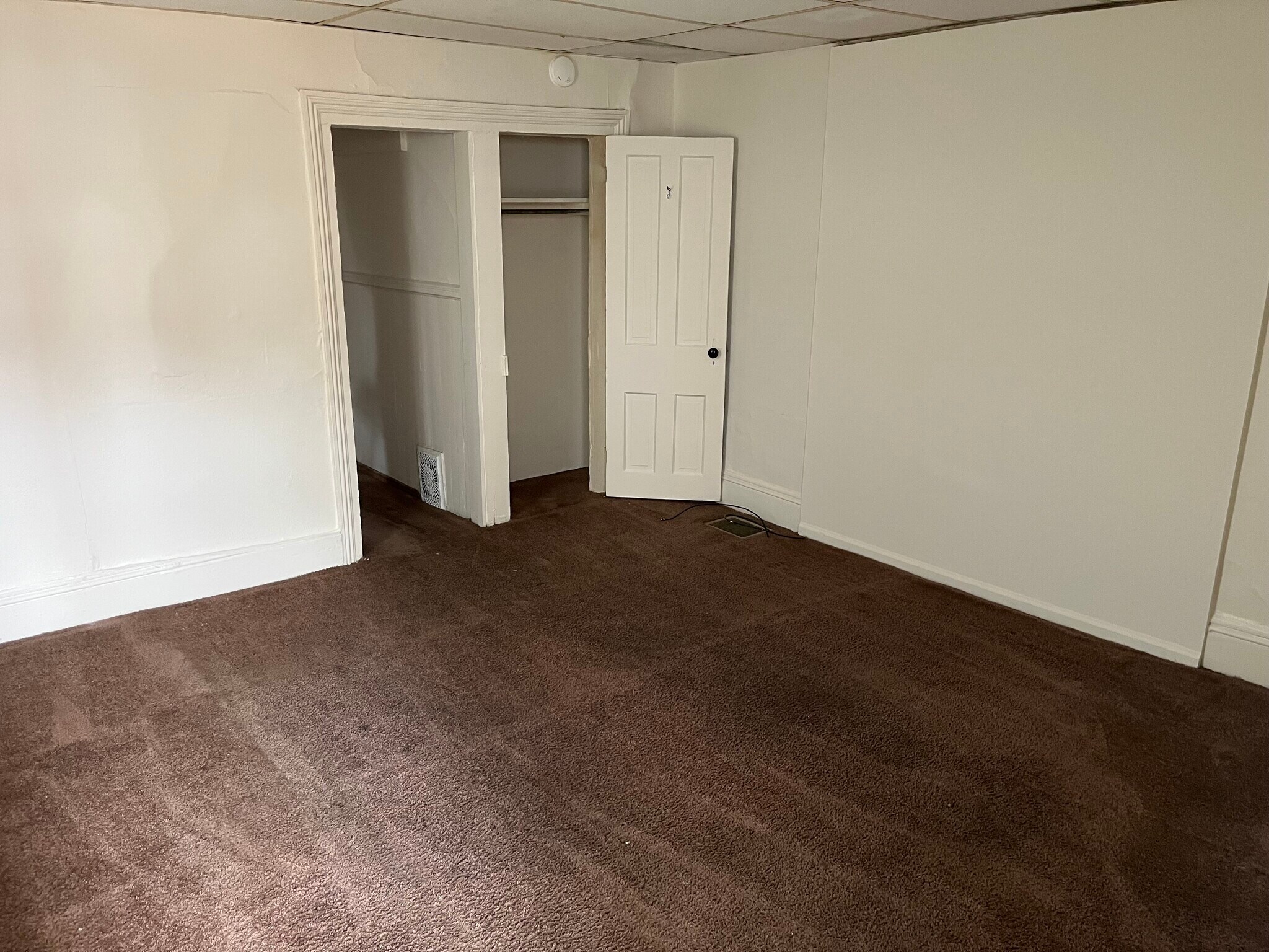 Building Photo - 26 Christie St