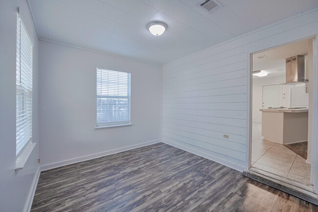 Building Photo - 202 Summer Ln