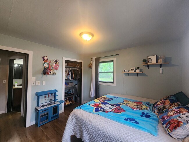Building Photo - 808 S Jessica Ave