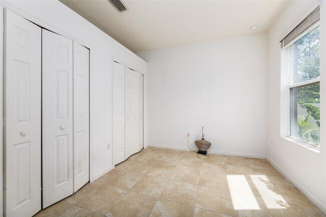 Building Photo - 632 Stonebriar Dr