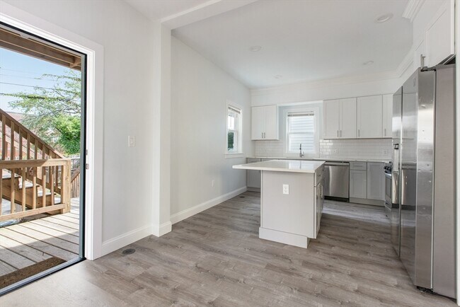 Building Photo - 62-64-64 Edson St