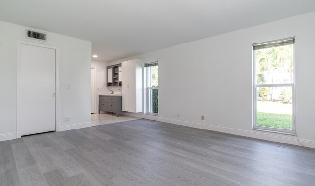 Building Photo - 2830 SW 13th St