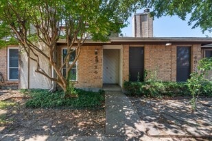 Building Photo - 4924 Oak Blf