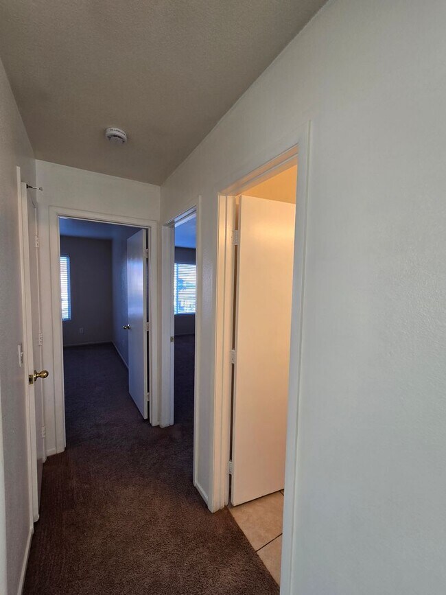 Building Photo - Spacious Two-Story Home in a Cul-de-Sac Location