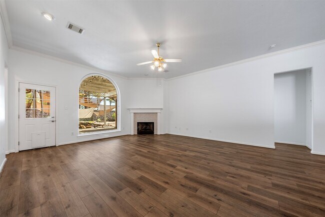 Building Photo - 23910 River Pl Dr