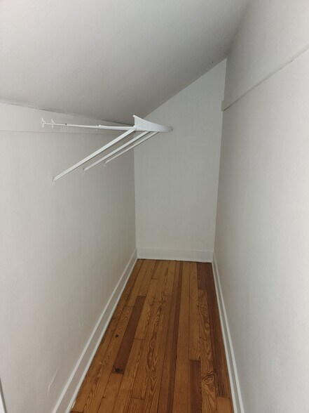 Building Photo - 823 S 25th St