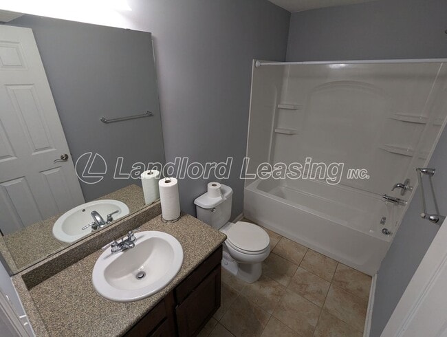 Building Photo - Spacious 4-Bedroom Colonial in Martin’s Ru...