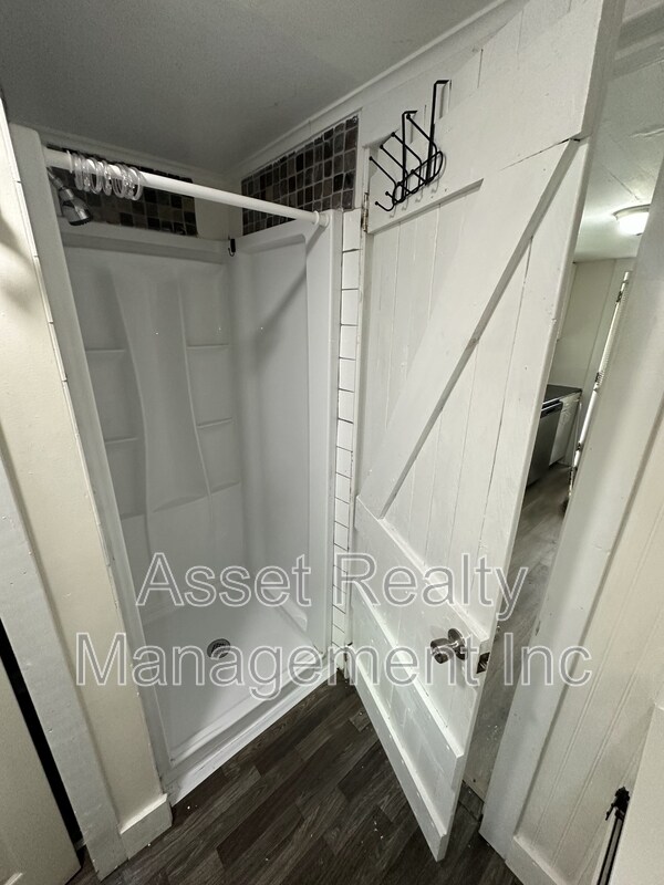 Building Photo - 500 W Strang St