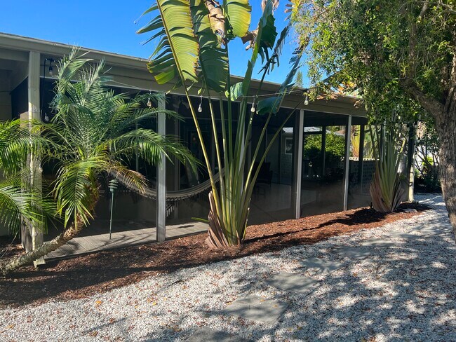 Building Photo - 3052 Tyrone Ln