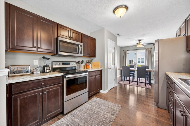 Building Photo - 2024 Shadow Creek Blvd