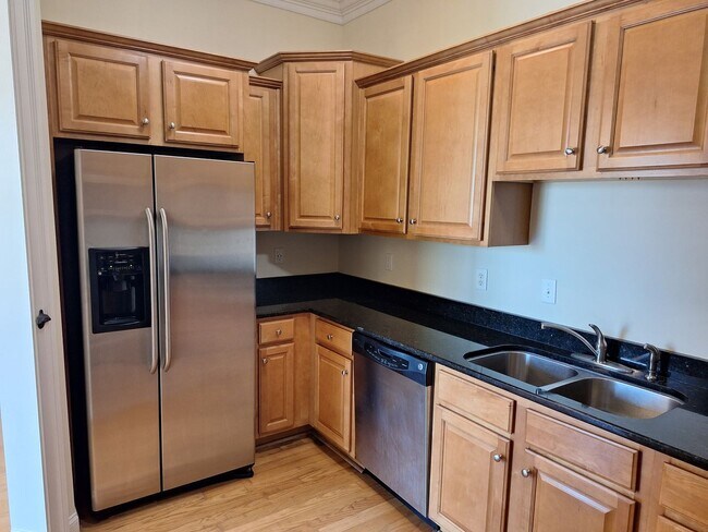 Building Photo - 3 bedroom/2bathroom - Bennington on the Park