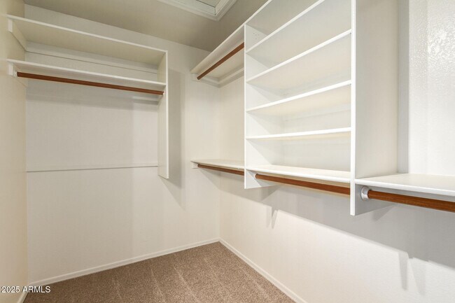 Building Photo - 2901 E Woodland Dr