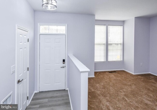 Building Photo - 915 Westlake Dr