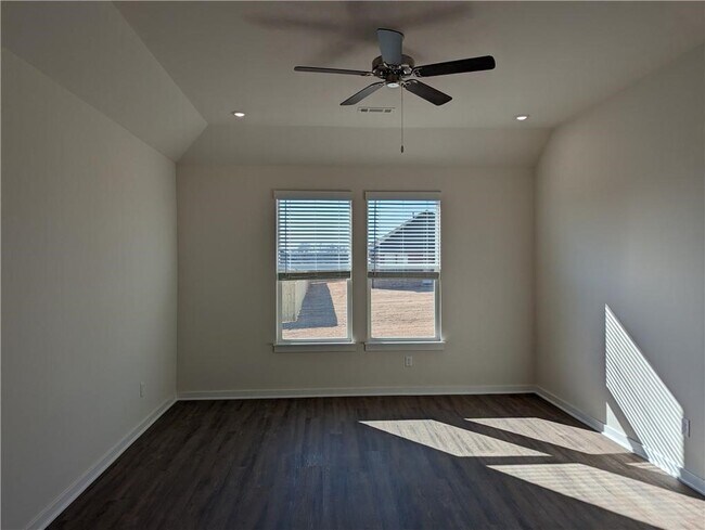 Building Photo - 385 W Branta St